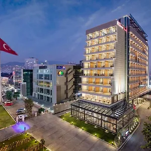 Hilton Garden Bayrakli Hotel