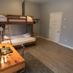 https://the-clarence-park.hotelstorontoontario.org